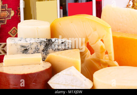 Verschiedene Arten von cheeseand Weine closeup Bild. Stockfoto