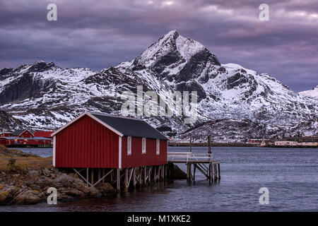 Das schöne Fischerdorf Sund in Flakstadøya auf den Lofoten norwegen Stockfoto