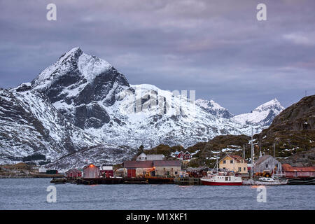 Das schöne Fischerdorf Sund in Flakstadøya auf den Lofoten norwegen Stockfoto