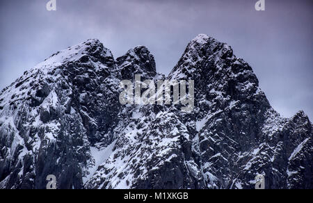 Das schöne Fischerdorf Sund in Flakstadøya auf den Lofoten norwegen Stockfoto