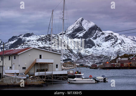 Das schöne Fischerdorf Sund in Flakstadøya auf den Lofoten norwegen Stockfoto