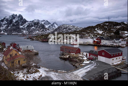 Das schöne Fischerdorf Sund in Flakstadøya auf den Lofoten norwegen Stockfoto