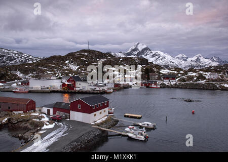 Das schöne Fischerdorf Sund in Flakstadøya auf den Lofoten norwegen Stockfoto