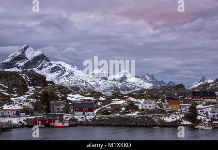 Das schöne Fischerdorf Sund in Flakstadøya auf den Lofoten norwegen Stockfoto