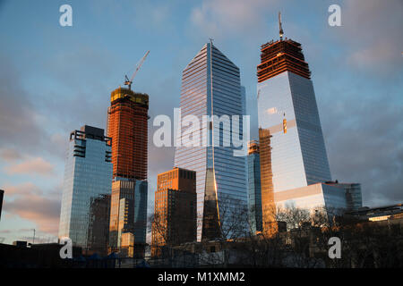 10 Hudson Yards, Mitte, 30 Hudson Yards, rechts, und andere Hudson Yards Entwicklung in New York am Mittwoch, 24. Januar 2018. (Â© Richard B. Levine) Stockfoto