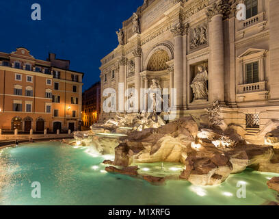 Fontana di Trevi - oder Trevibrunnen - ist ein Brunnen in Rom, es ist der größte barocke Brunnen in der Stadt und die Schönsten der Welt Stockfoto