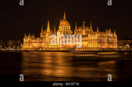 Schöne Dämmerung über die wunderschöne Stadt Budapest, der Hauptstadt von Ungarn Stockfoto