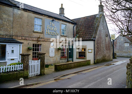 Colerne ist ein kleines Dorf in wiltshire England, UK Fox and Hounds Pub Stockfoto