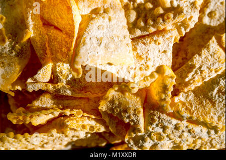 Crostoli ist eine typische italienische gebacken Fried süß im Karneval gegessen Stockfoto