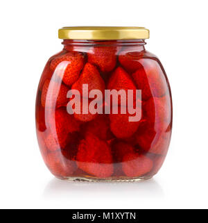 Strawberry Jam jar auf weißem Hintergrund mit Freistellungspfad isoliert Stockfoto