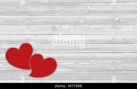 Zwei rote Valentinsherze auf Holzhintergrund mit Kopierraum für Text für Modelle, Design und Valentinskarten. Stockfoto