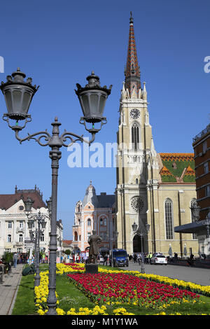 NOVI SAD, Serbien - April 03: Blick auf die katholische Kathedrale von der Straße Modene in Novi Sad, die in dieser Stadt hält die Summer Music Festival verlassen. Foto Stockfoto