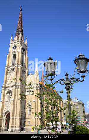 NOVI SAD, Serbien - April 03: Blick auf die katholische Kathedrale von Liberty Square in Novi Sad, die in dieser Stadt hält die Summer Music Festival verlassen. Foto Stockfoto