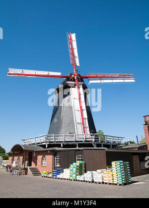 Historische Windmühle in Bardowick, Niedersachsen, Deutschland. Stockfoto