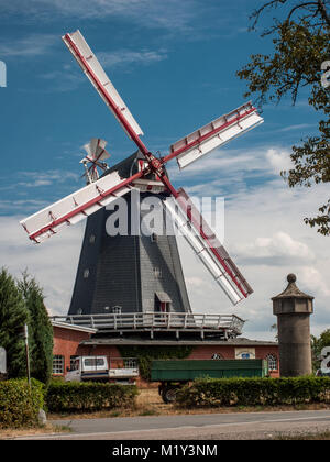 Historische Windmühle in Bardowick, Niedersachsen, Deutschland. Stockfoto