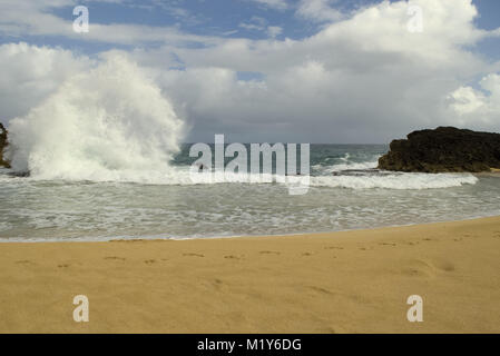 Anzeigen von Arecibo Leuchtturm von Poza del Obispo Strand, Arecibo in Puerto Rico Stockfoto