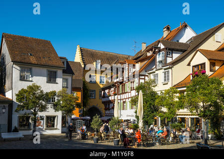 Platz in der Altstadt mit Restaurants, Meersburg, Bodensee, Baden-Württemberg, Deutschland Stockfoto