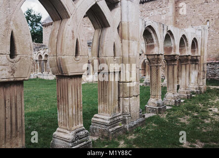 Nahaufnahme der Kreuzgang des Klosters von San Juan de Duero in Soria.  Spanien Stockfoto