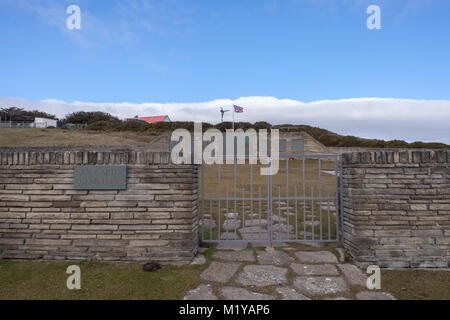 Port San Carlos, Britischer Friedhof, Falkland Inseln. Mit Flagge. Stockfoto