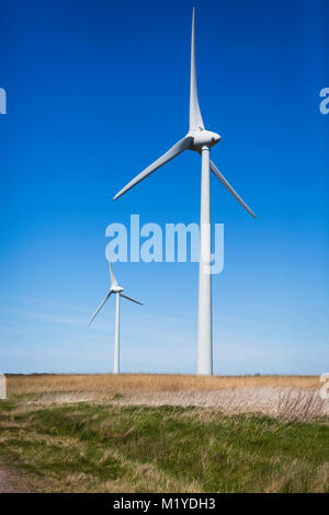 Mühle von unten in einem blauen Himmel gesehen. Stockfoto