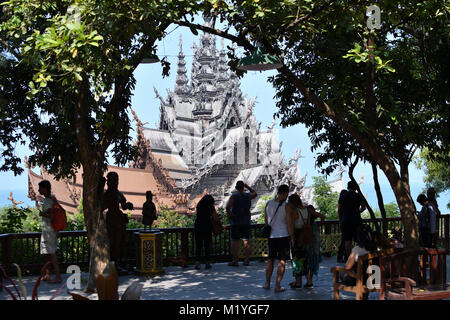 Pattaya Naklua Thailand 15. Dezember 2017, das Heiligtum der Wahrheit. Das ist eine Hand, die aus Holz geschnitzte Struktur/Tempel aus Teak Stockfoto