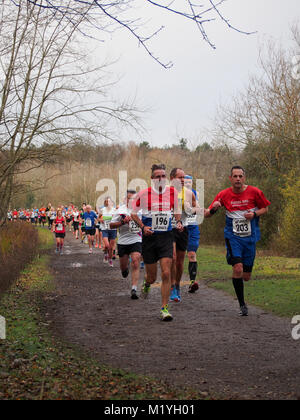 Läufer, die in einem Off Road, Trail race Stockfoto