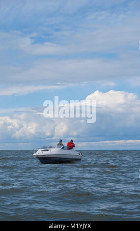 Zander-Fischer am Lesser Slave Lake, Alberta, Kanada. Stockfoto