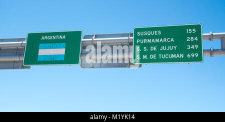 Schilder an der Grenze zwischen Argentinien und Chile in der Atacama-wüste Stockfoto