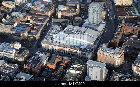 Luftaufnahme der hellen Gebäude auf der Headrow, Leeds Stockfoto