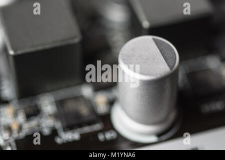 Kondensatoren Hautnah. Computer Motherboard Hintergrund. Platine. Stockfoto