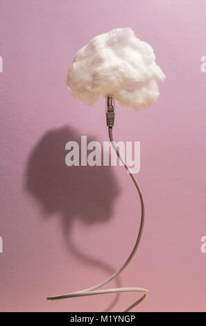 Wolken Konzeption mit Baumwolle cloud und USB-Kabel Stockfoto