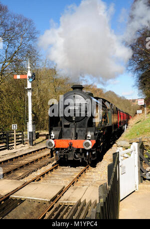 SR Schulen Klasse Nr. 30926 "Repton' Ankunft in Goathland mit dem 10.30 Grosmont zu Pickering Zug. Stockfoto