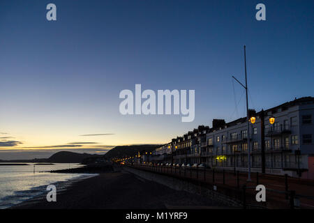 Sidmouth Strandpromenade als der Abend zieht. Stockfoto