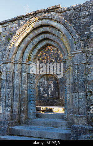 Der Eingang des Cong Abbey, Cong, Grafschaft Mayo, Connemara, Republik Irland. Eire. Die Abtei wurde im 7. Jahrhundert gegründet. Stockfoto
