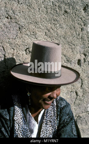 Bolivien. Potosi. Portrait der indischen Frau mit typischen Hut. Stockfoto