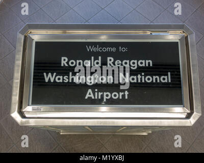 Schild am Eingang zum nationalen Flughafen Ronald Reagan Washington, United States. Stockfoto