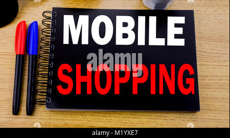 Konzeptionelle Hand schreiben Bildunterschrift angezeigt das Mobile Einkaufen. Business Konzept für Handys online bestellen auf Haftnotiz mit Kopie Raum geschrieben wird Stockfoto