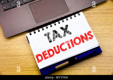Hand schreiben Bildunterschrift Inspiration zeigen Steuerabzüge. Business Konzept für Finanzen eingehenden Steuergelder Abzug auf Notebook Buch geschrieben werden Stockfoto