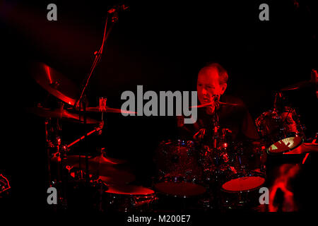 Die Irish Rock Band Thin Lizzy führt ein Live Konzert am Ricks in Bergen. Hier Schlagzeuger Brian Downey ist live auf der Bühne gesehen. Norwegen, 22.11.2012. Stockfoto