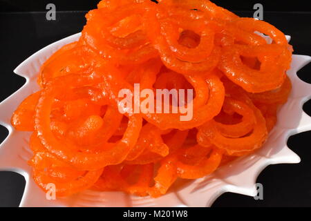 Nahaufnahme des Indischen süße Speisen bekannt als Jalebi oder Jilbi. Stockfoto