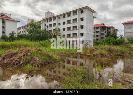 Schuss auf eine verlassene Wohnung vor Ort in Thailand, Südostasien Stockfoto