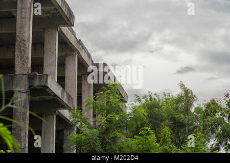 Schuss auf eine verlassene Wohnung vor Ort in Thailand, Südostasien Stockfoto