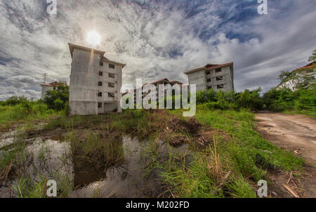 Schuss auf eine verlassene Wohnung vor Ort in Thailand, Südostasien Stockfoto