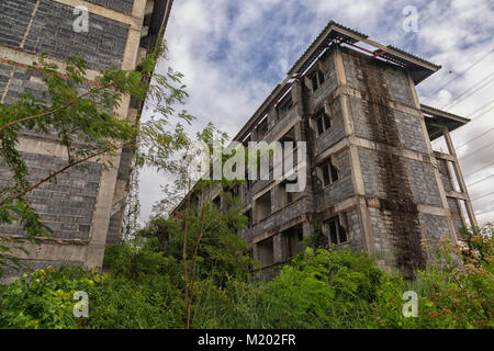 Schuss auf eine verlassene Wohnung vor Ort in Thailand, Südostasien Stockfoto