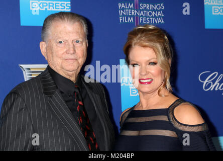 2018 Palm Springs International Film Festival Gala im Palm Springs Convention Center - Ankunft mit: Burt Sugerman, Mary Hart Wo: Palm Springs, California, United States Wenn: 02 Jan 2018 Credit: Nicky Nelson/WENN.com Stockfoto