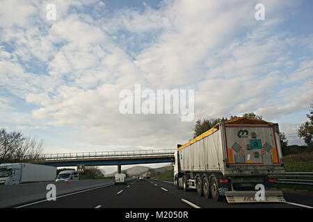 Der Verkehr auf der A1 Mailand - Rom - Neapel Autobahn Stockfoto