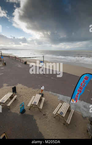 Rhyl Beach Side Café Tabellen auf der Promenade Stockfoto