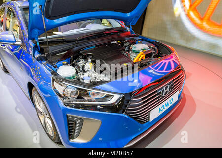 Istanbul, Türkei - 21 April, 2017: Motor Blick von Hyprid auto Hyundai Detail namens Ioniq Stockfoto