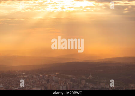 Istanbul Ansicht aus der Luft zeigt uns erstaunliche Sonnenuntergang Szene Stockfoto