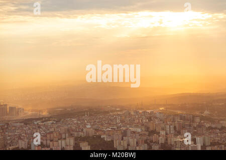 Istanbul Ansicht aus der Luft zeigt uns erstaunliche Sonnenuntergang Szene Stockfoto